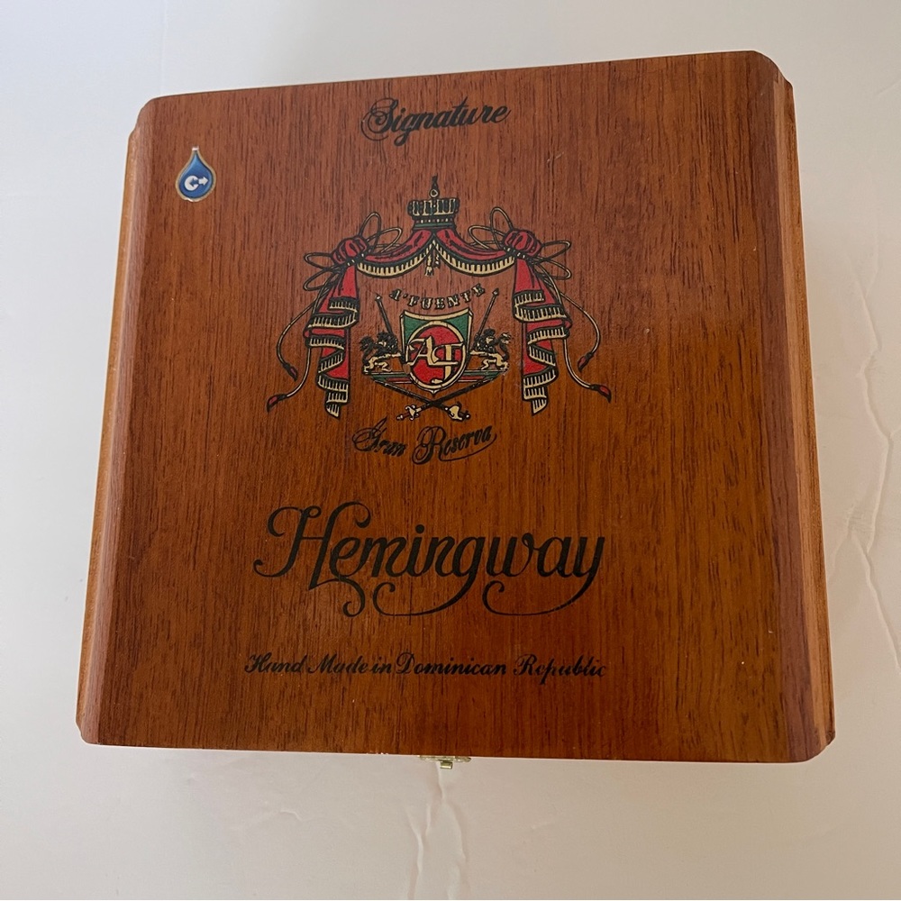 Vintage Arturo Fuente Hemingway Wood Cigar Box